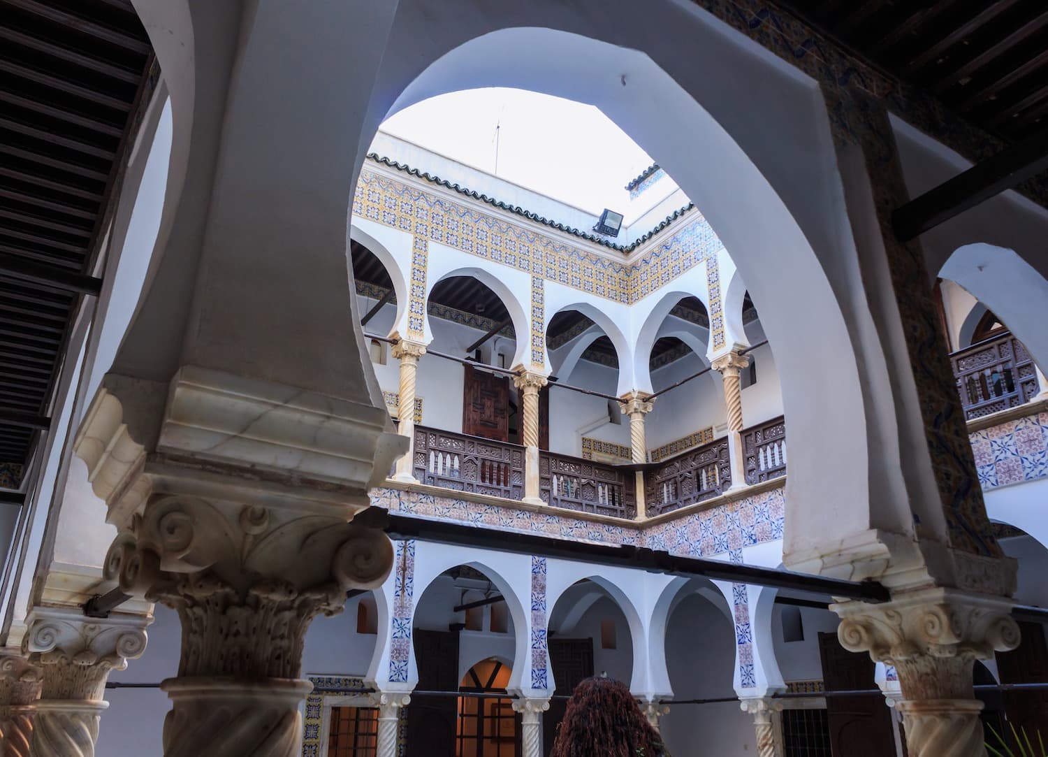 ALGER LA BLANCHE De la Casbah ottomane aux rivages romains de Tipaza