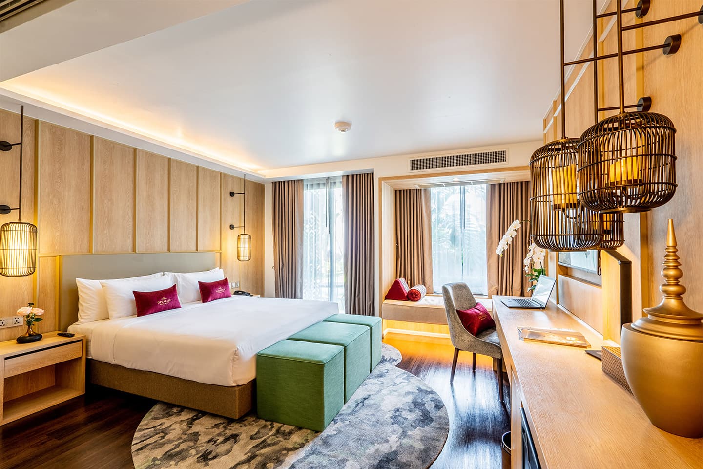 Premier Corner Room