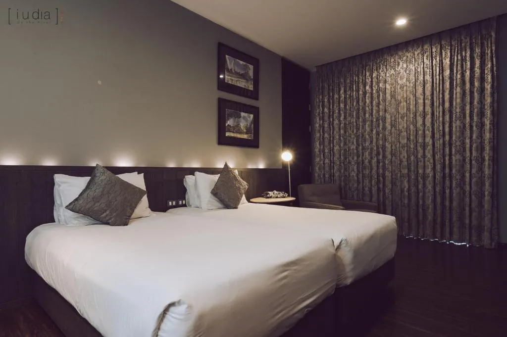 Courtyard View Room